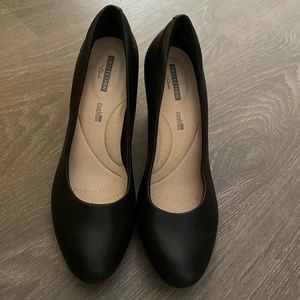 Women’s size 8 Ambyr Joy Clarks heels